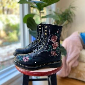 Dr. Martens 1460 Vonda Chain Boot (Only Worn Twice)